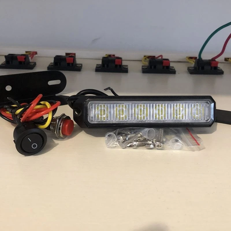 Yuzaki o'rnatish 18 W LED Strobe Light